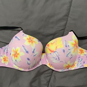 PINK Victoria’s Secret wear everywhere bra 36dd